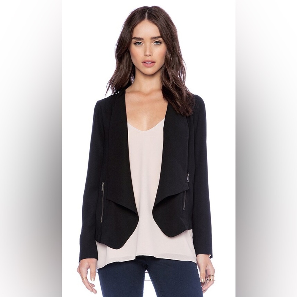 Elodie Black soft waterfall blazer